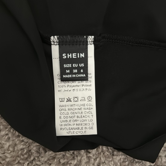 NWOT Bundle of three crop tops - Picture 12 of 16